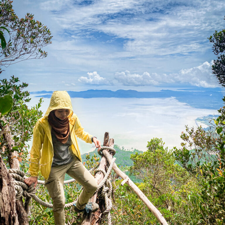 GUNUNG SANTUBONG